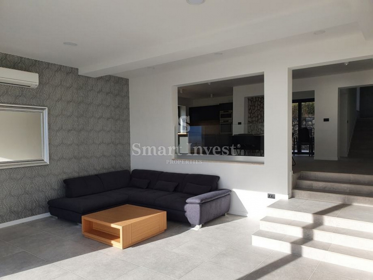 Hiša Kostrena, 350m2