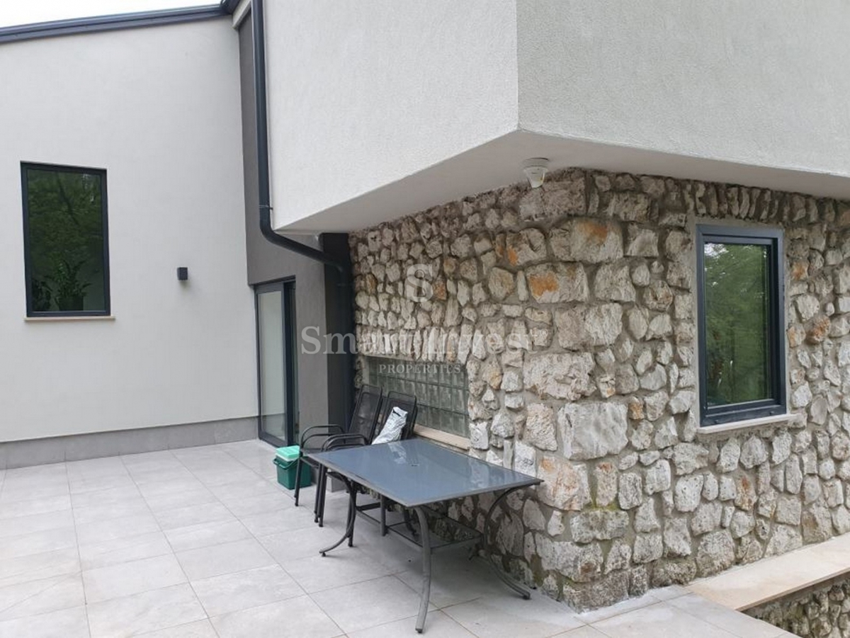 Hiša Kostrena, 350m2