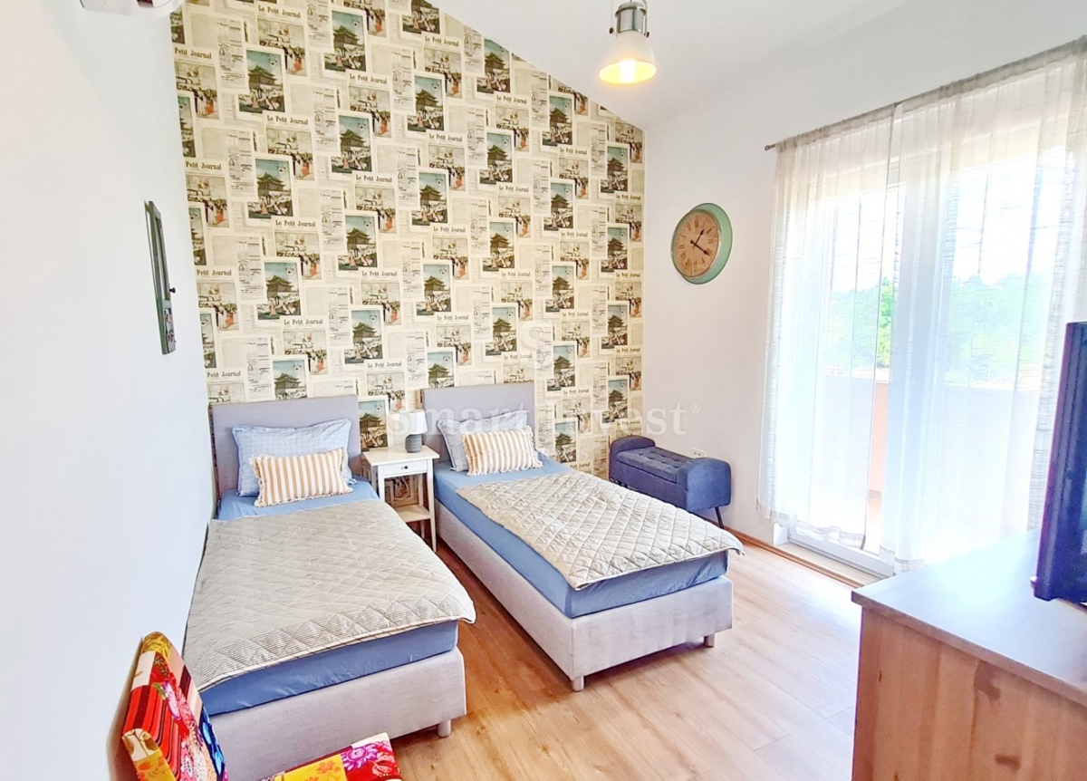 PULA, novozgrajena hiša z bazenom na mirni lokaciji