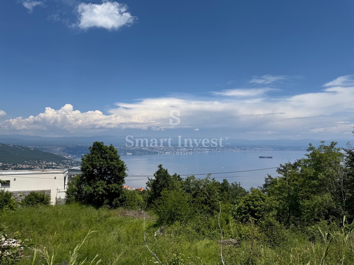 LOVRAN - TULIŠEVICA, zemljišče velikosti 1343 m2 z gradbenim dovoljenjem