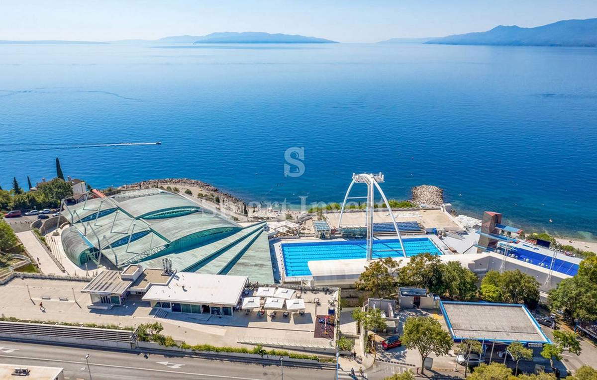 RIJEKA - KANTRIDA, hiša z bazenom in pogledom na morje!