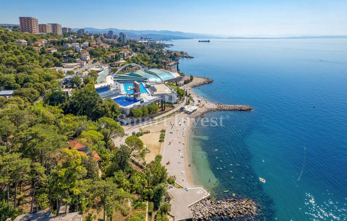 RIJEKA - KANTRIDA, hiša z bazenom in pogledom na morje!