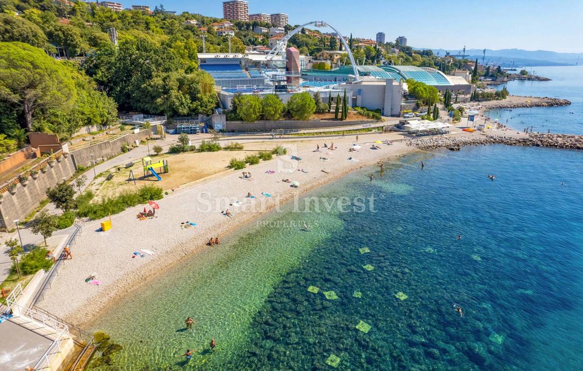 RIJEKA - KANTRIDA, hiša z bazenom in pogledom na morje!