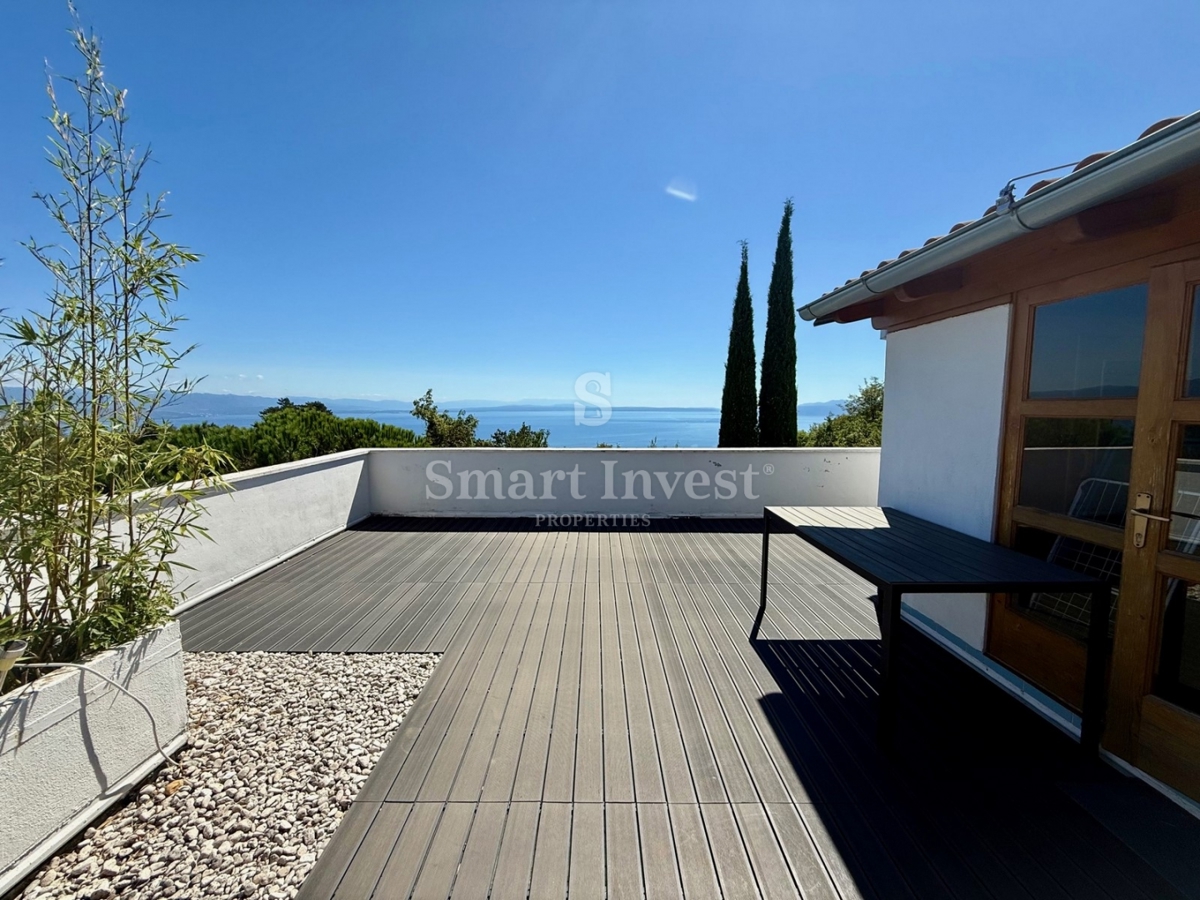 OPATIJA - VEPRINAC, polsamostojna hiša s pogledom na morje