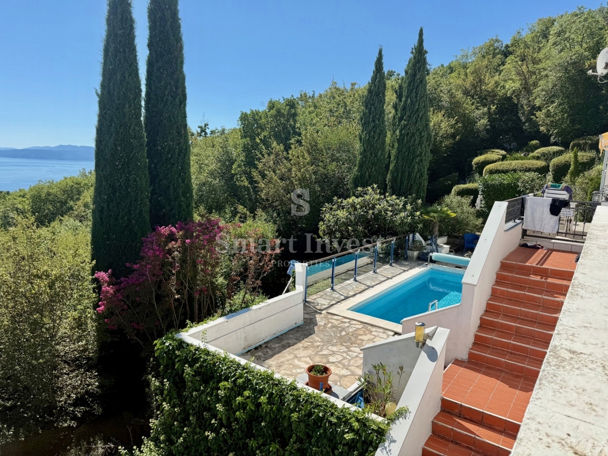 OPATIJA - VEPRINAC, polsamostojna hiša s pogledom na morje