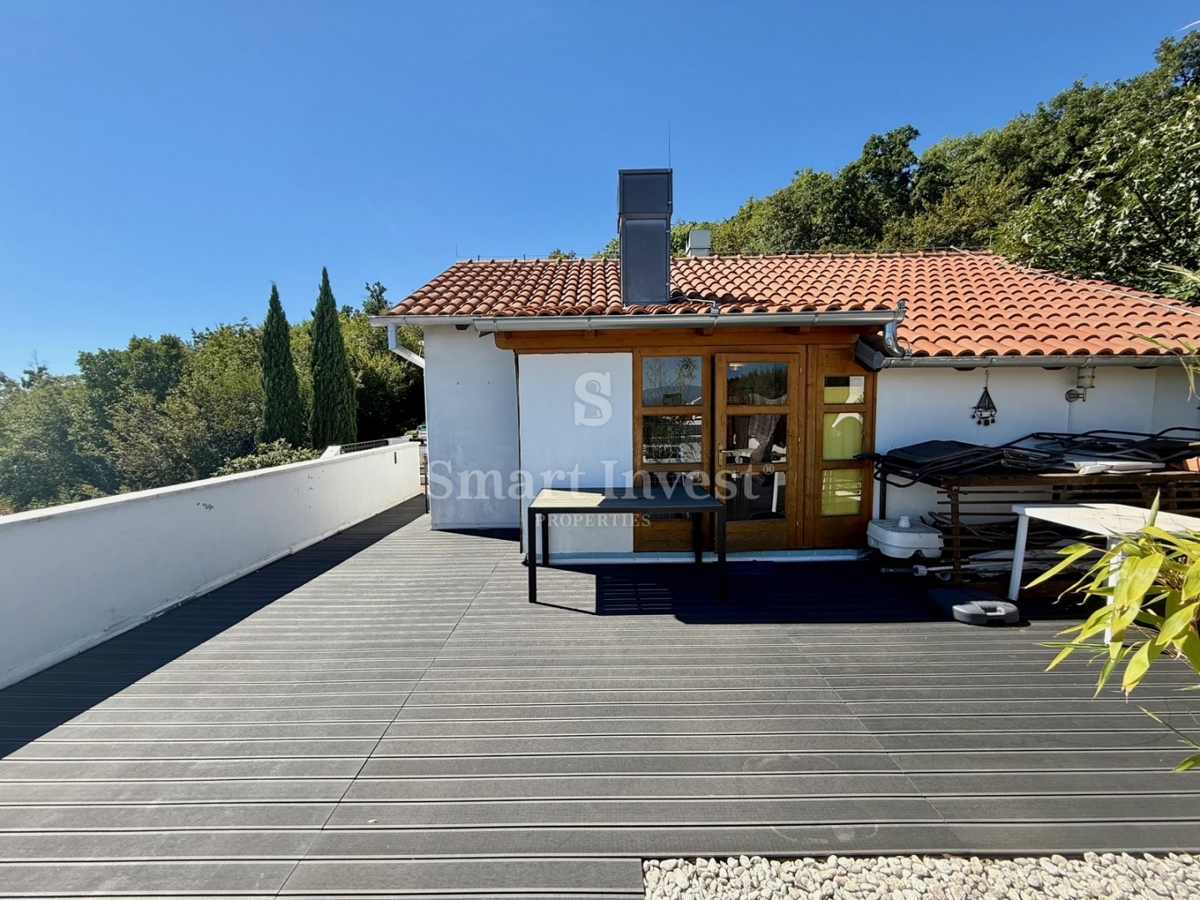 OPATIJA - VEPRINAC, polsamostojna hiša s pogledom na morje