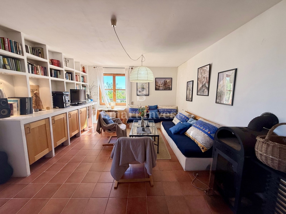 OPATIJA - VEPRINAC, polsamostojna hiša s pogledom na morje