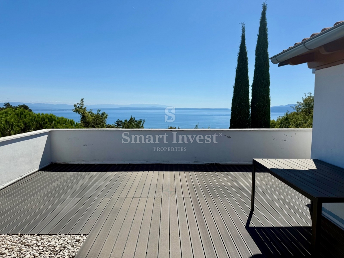 OPATIJA - VEPRINAC, polsamostojna hiša s pogledom na morje