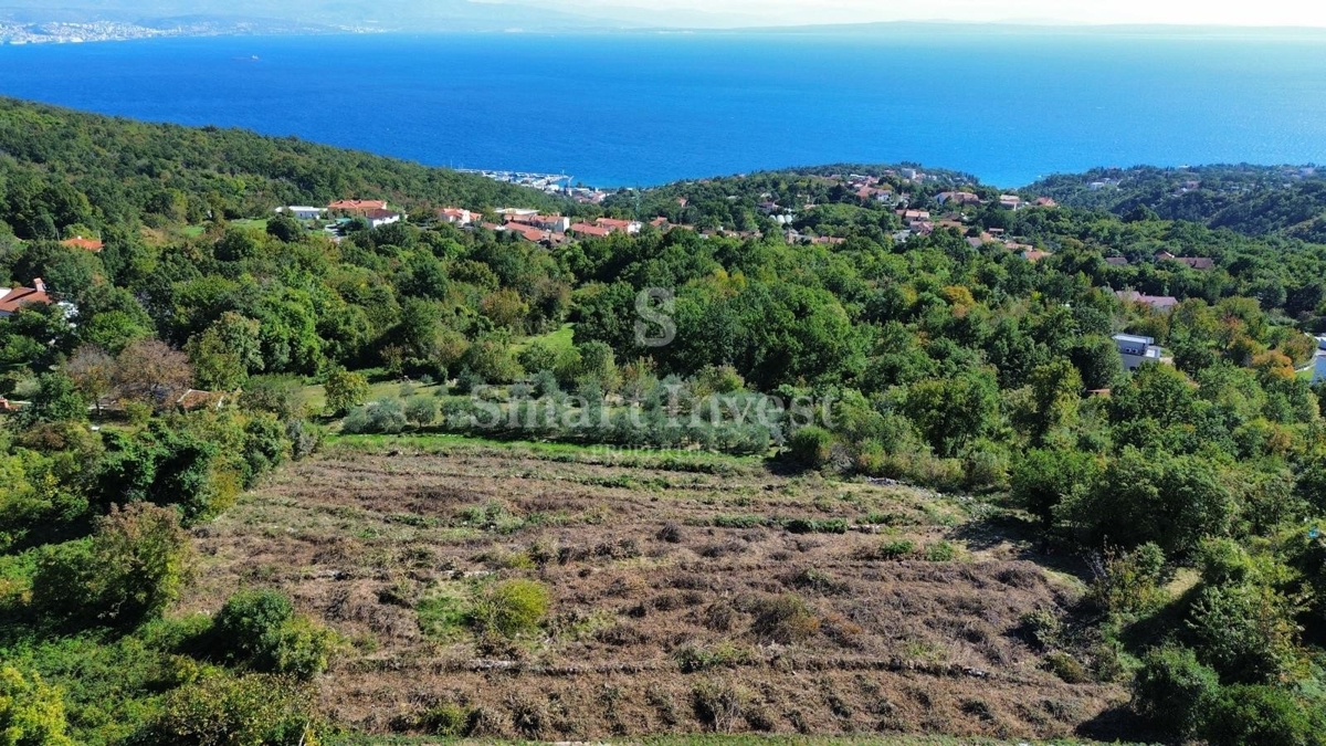 IČIĆI - POLJANE, zemljišče z gradbenim dovoljenjem za vilo z bazenom (A)