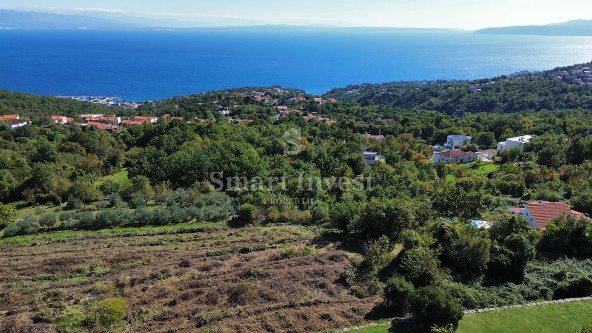 IČIĆI - POLJANE, zemljišče z gradbenim dovoljenjem za vilo z bazenom (A)