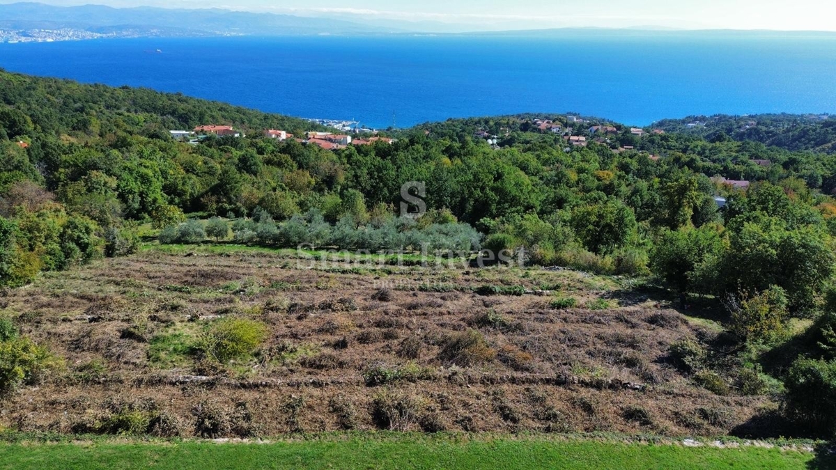 IČIĆI - POLJANE, zemljišče z gradbenim dovoljenjem za vilo z bazenom (A)