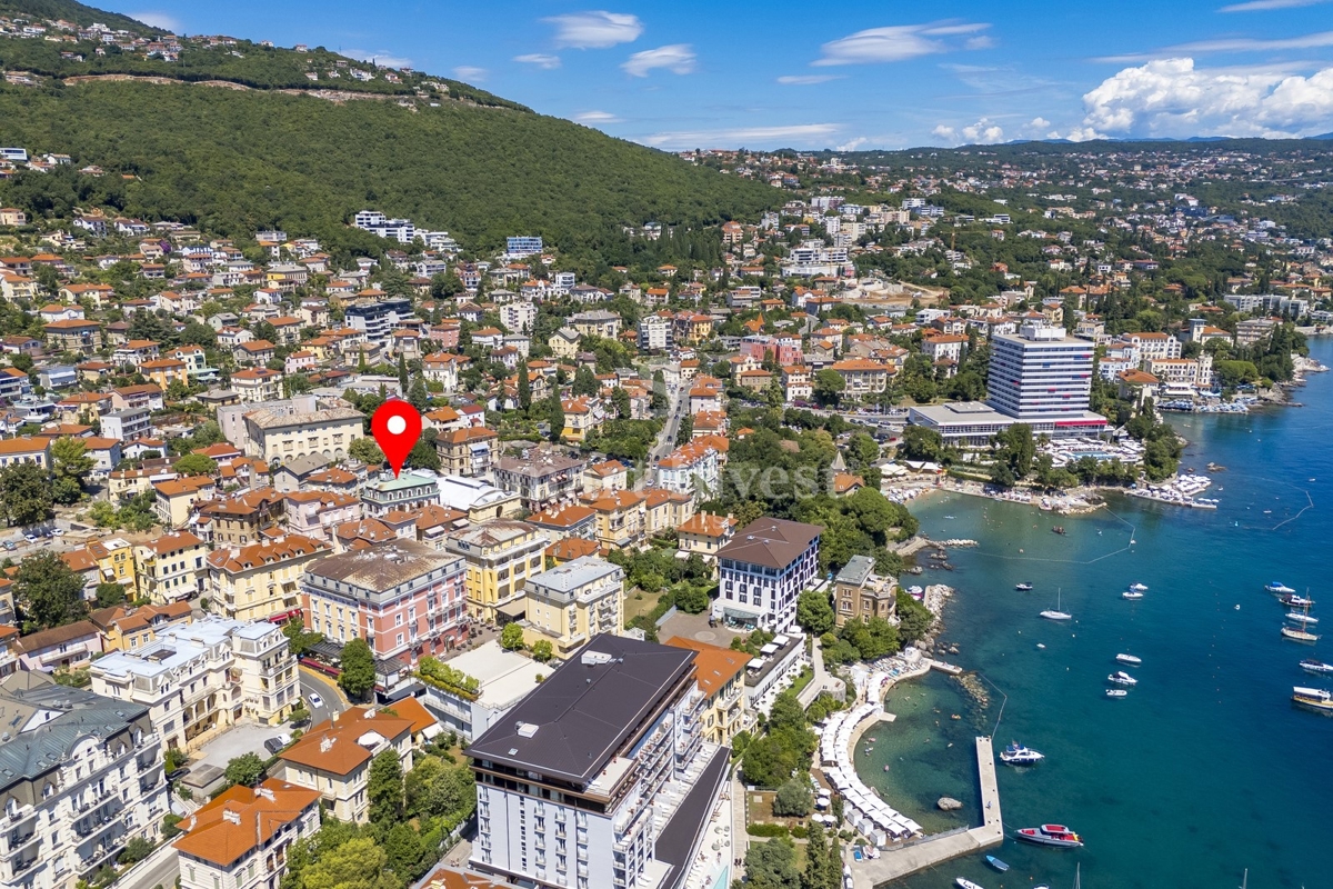 OPATIJA, luksuzno stanovanje z balkonom v stari vili blizu morja