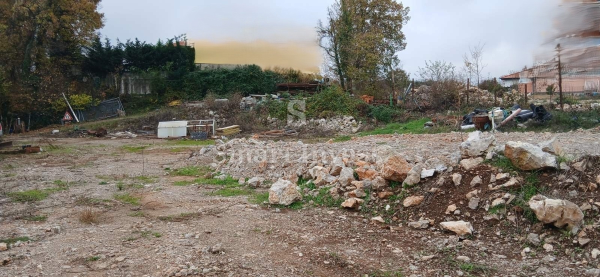 VIŠKOVO - MARČELJI, zemljišče z gradbenim dovoljenjem za 2 stavbi z 9 stanovanji