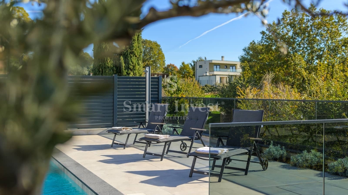 ISTRA - SVETVINČENAT, nova moderna vila z ogrevanim bazenom