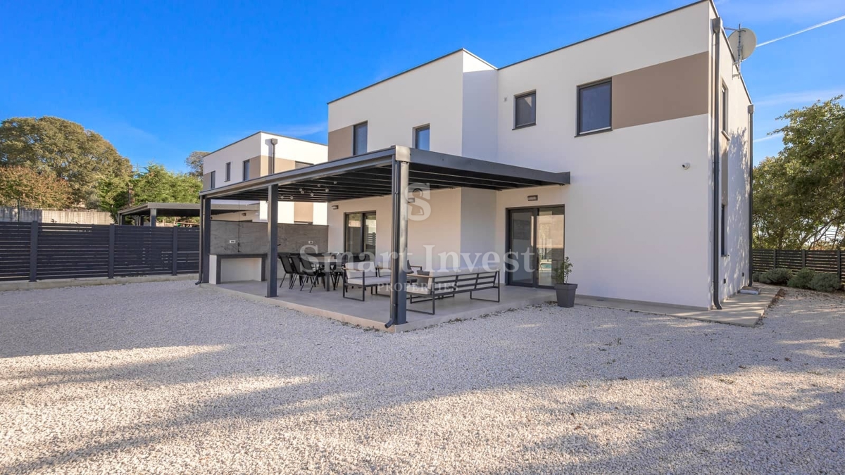 ISTRA - SVETVINČENAT, nova moderna vila z ogrevanim bazenom