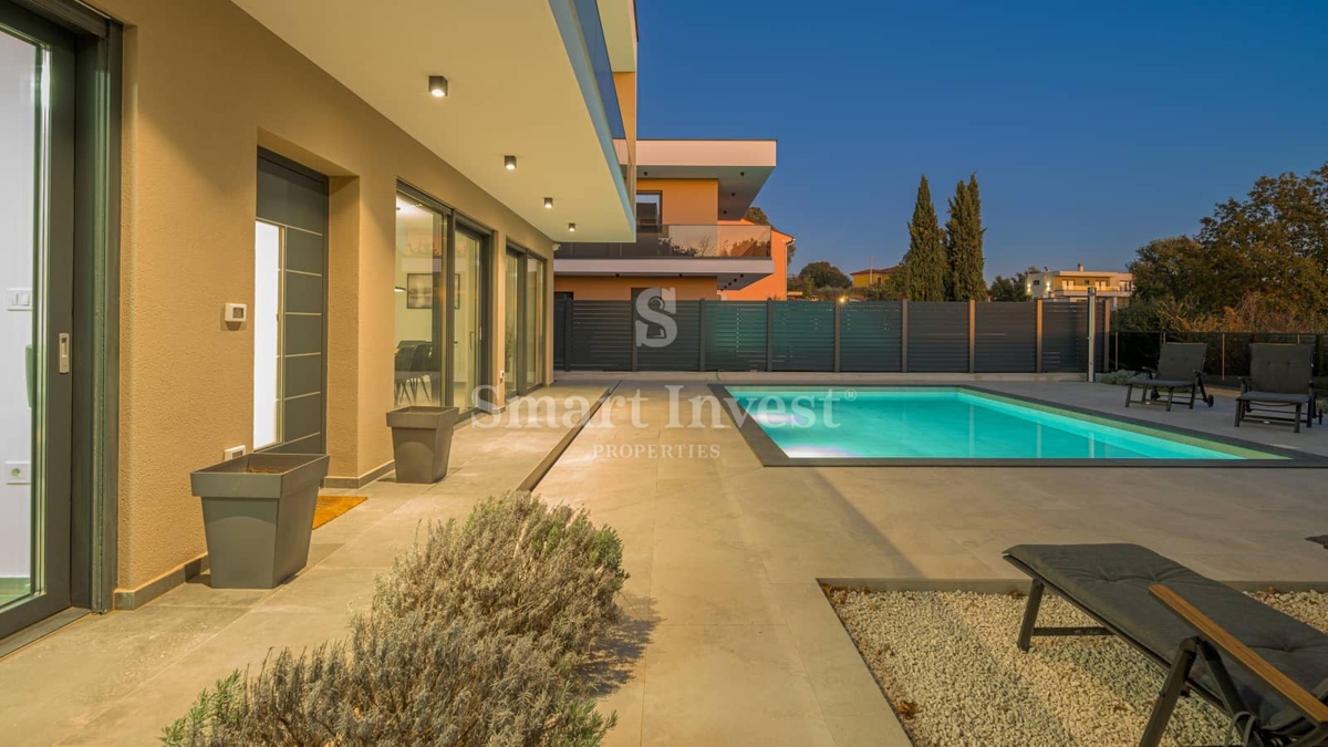 ISTRA - SVETVINČENAT, nova moderna vila z ogrevanim bazenom