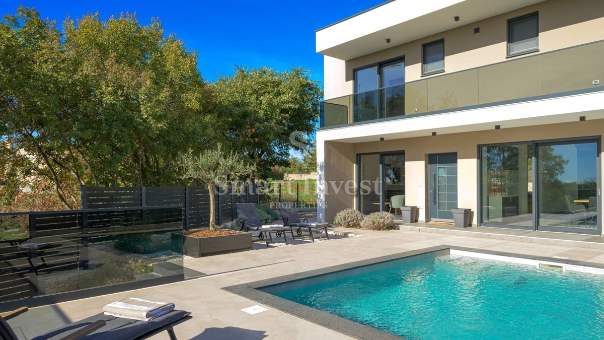 ISTRA - SVETVINČENAT, nova moderna vila z ogrevanim bazenom