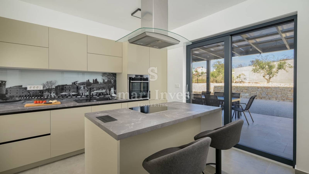 ISTRA - SVETVINČENAT, nova moderna vila z ogrevanim bazenom