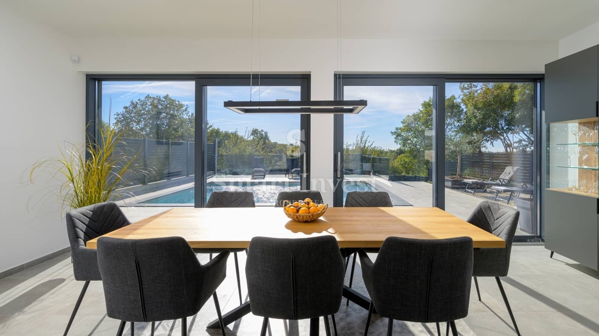 ISTRA - SVETVINČENAT, nova moderna vila z ogrevanim bazenom