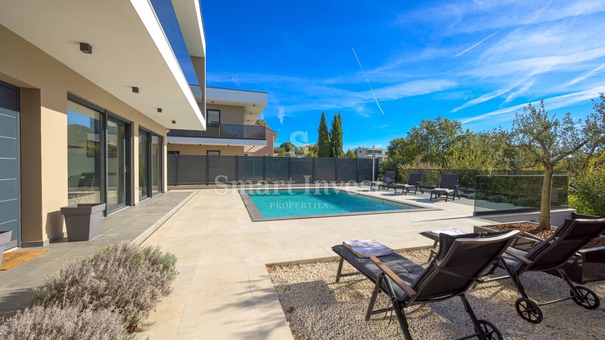 ISTRA - SVETVINČENAT, nova moderna vila z ogrevanim bazenom