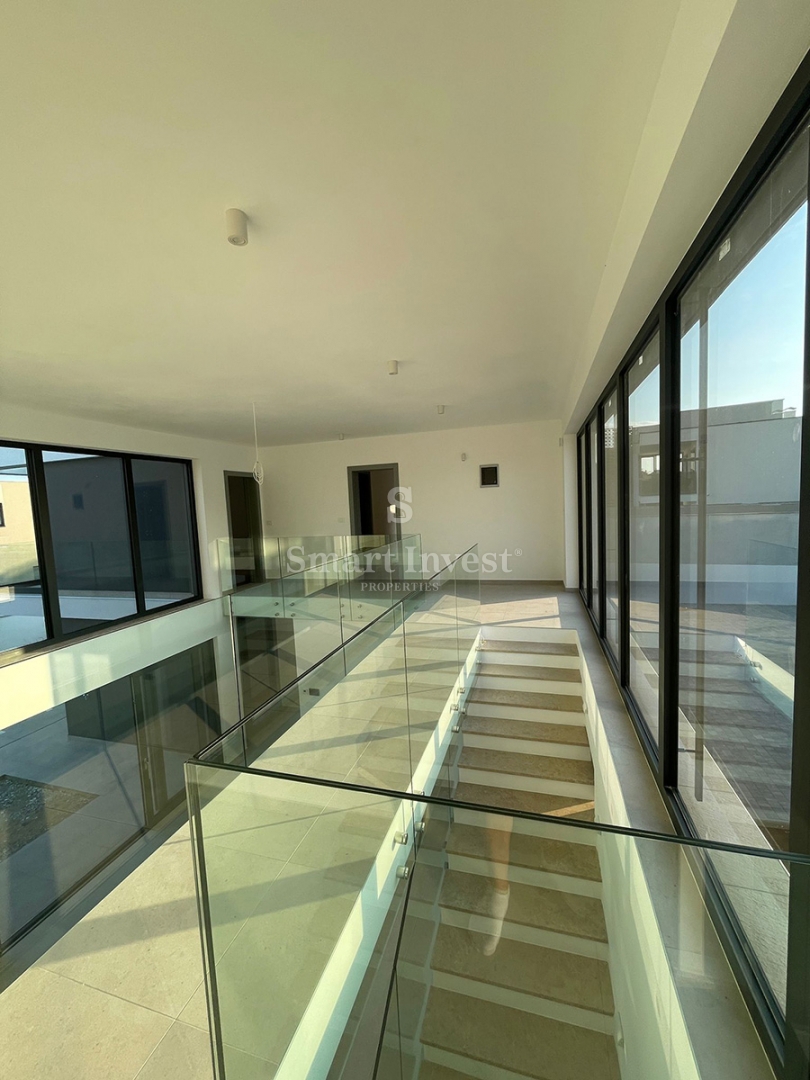 ISTRA - POMER, moderna vila z ogrevanim bazenom tik ob morju in marini