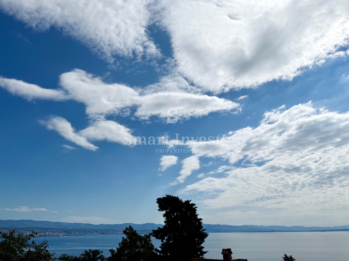 LOVRAN, 3-sobno stanovanje s teraso in pogledom na morje, IZKLJUČNO V NAŠI AGENCIJI!