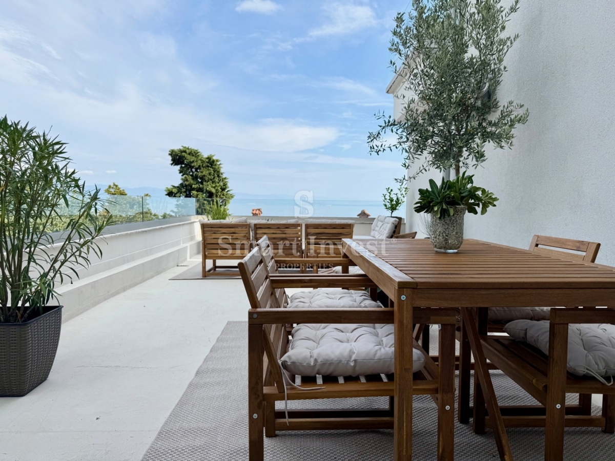 LOVRAN, 3-sobno stanovanje s teraso in pogledom na morje, IZKLJUČNO V NAŠI AGENCIJI!