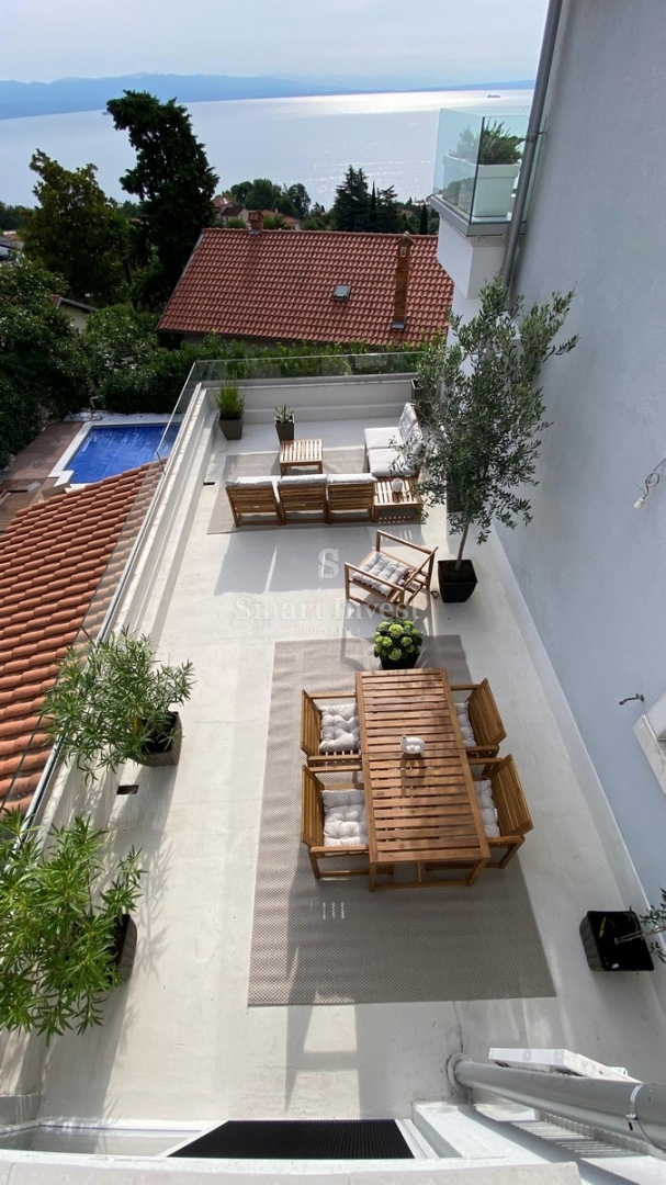 LOVRAN, 3-sobno stanovanje s teraso in pogledom na morje, IZKLJUČNO V NAŠI AGENCIJI!