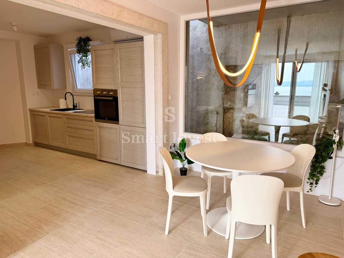 LOVRAN, 3-sobno stanovanje s teraso in pogledom na morje, IZKLJUČNO V NAŠI AGENCIJI!