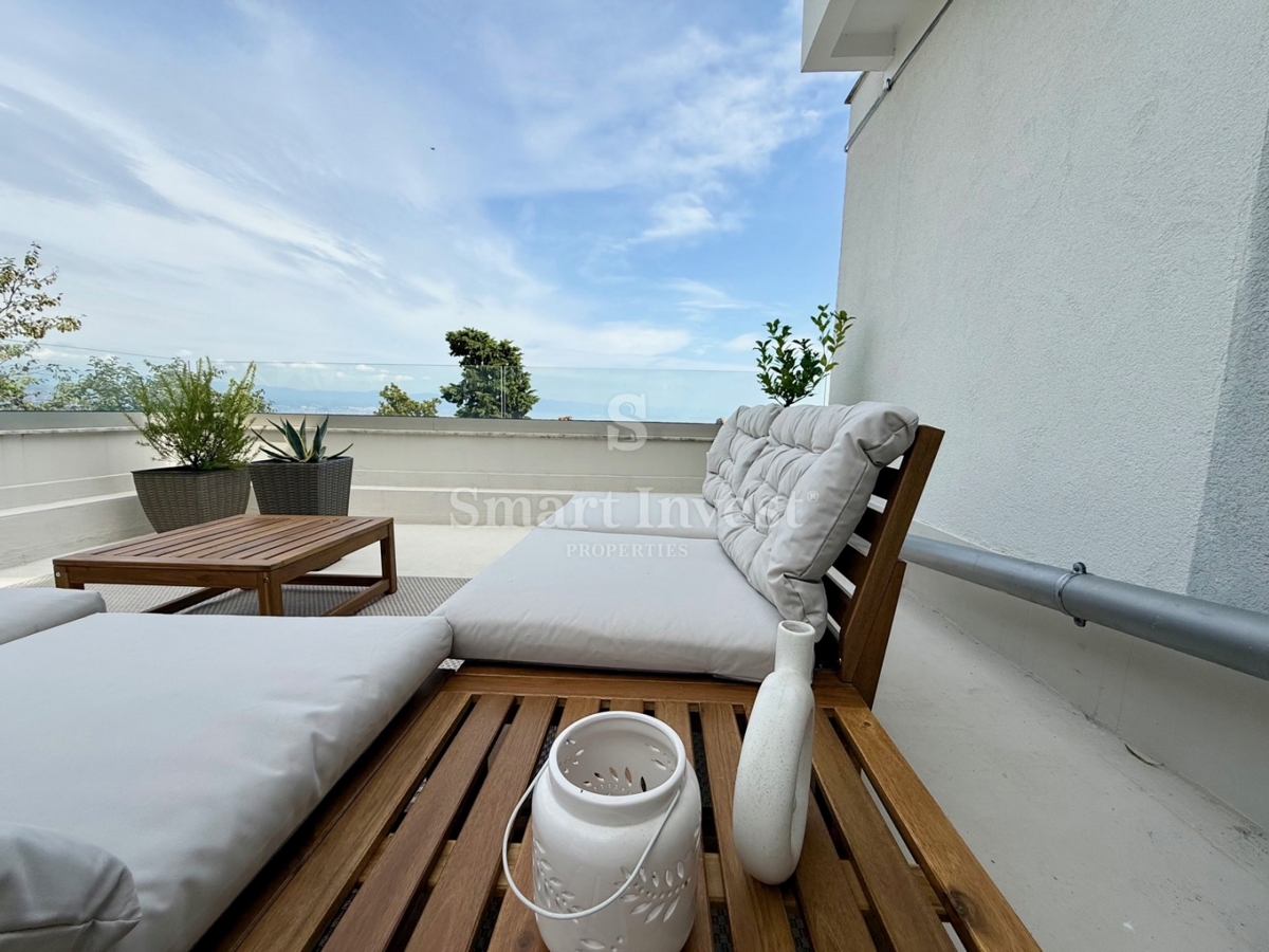 LOVRAN, 3-sobno stanovanje s teraso in pogledom na morje, IZKLJUČNO V NAŠI AGENCIJI!