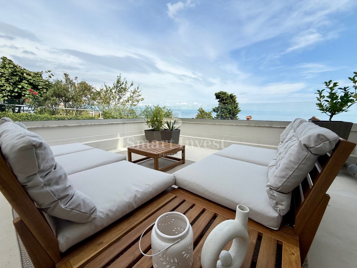 LOVRAN, 3-sobno stanovanje s teraso in pogledom na morje, IZKLJUČNO V NAŠI AGENCIJI!