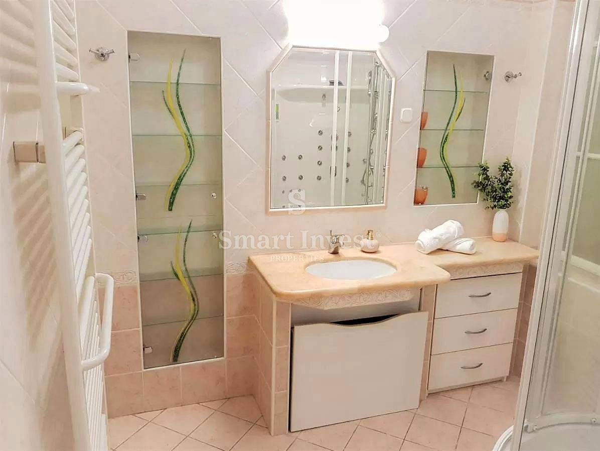 OPATIJA - CENTER, 3-bedrooms apartment with garden and parking near the sea
