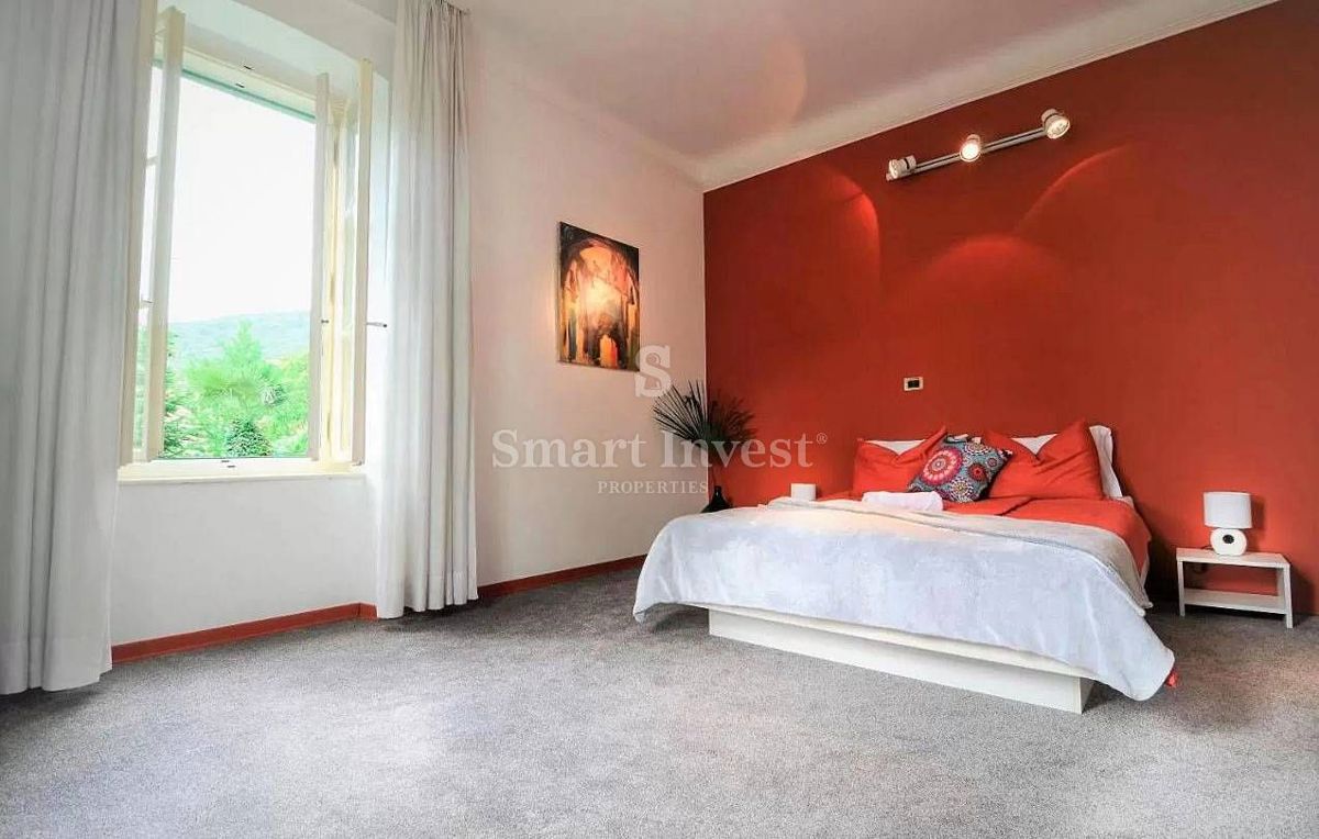 OPATIJA - CENTER, 3-bedrooms apartment with garden and parking near the sea