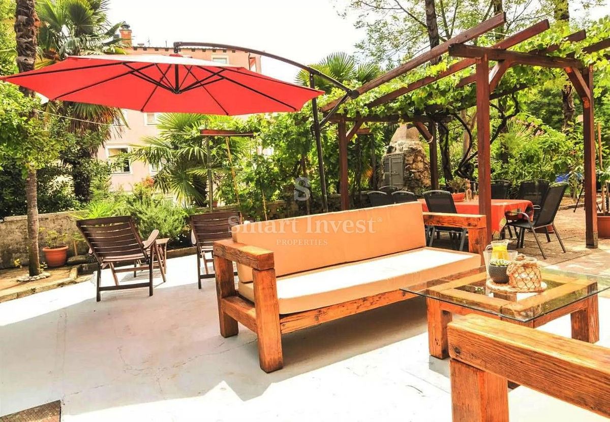 OPATIJA - CENTER, 3-bedrooms apartment with garden and parking near the sea