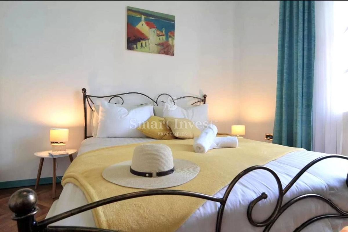 OPATIJA - CENTER, 3-bedrooms apartment with garden and parking near the sea