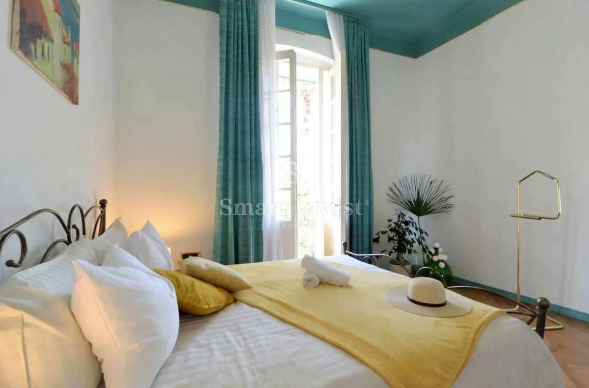 OPATIJA - CENTER, 3-bedrooms apartment with garden and parking near the sea
