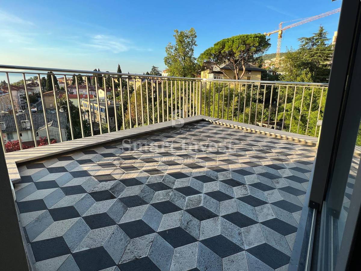OPATIJA - CENTAR, LUXURY 2-BEDROOMS APARTMENT WITH SEA VIEW AND GARAGE