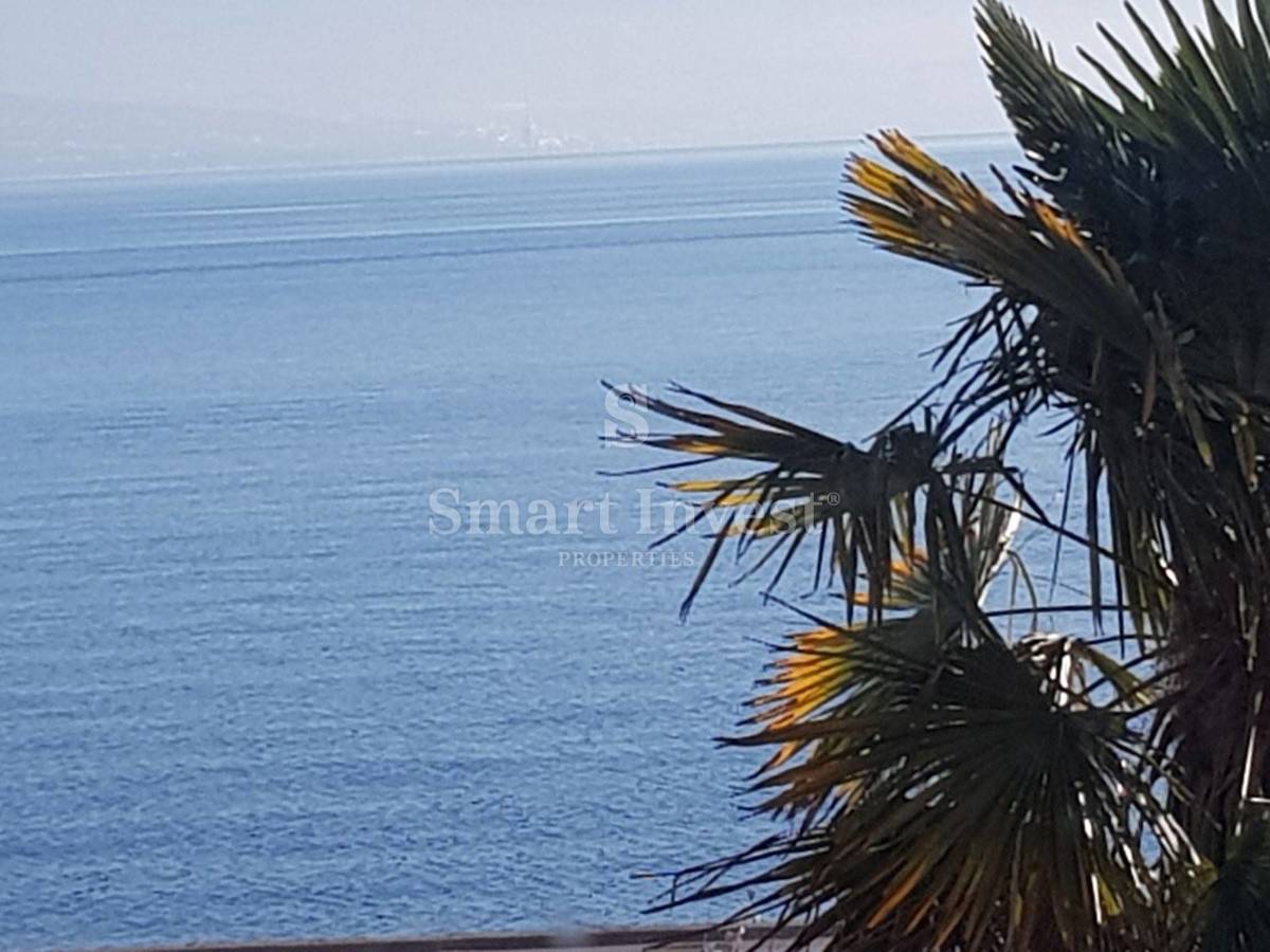 OPATIJA, Prenovljeno 3-sobno  stanovanje prva linija do morja!