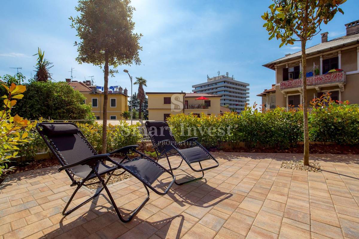 OPATIJA, exclusive apartment of 153.68 m2 with garden and garage