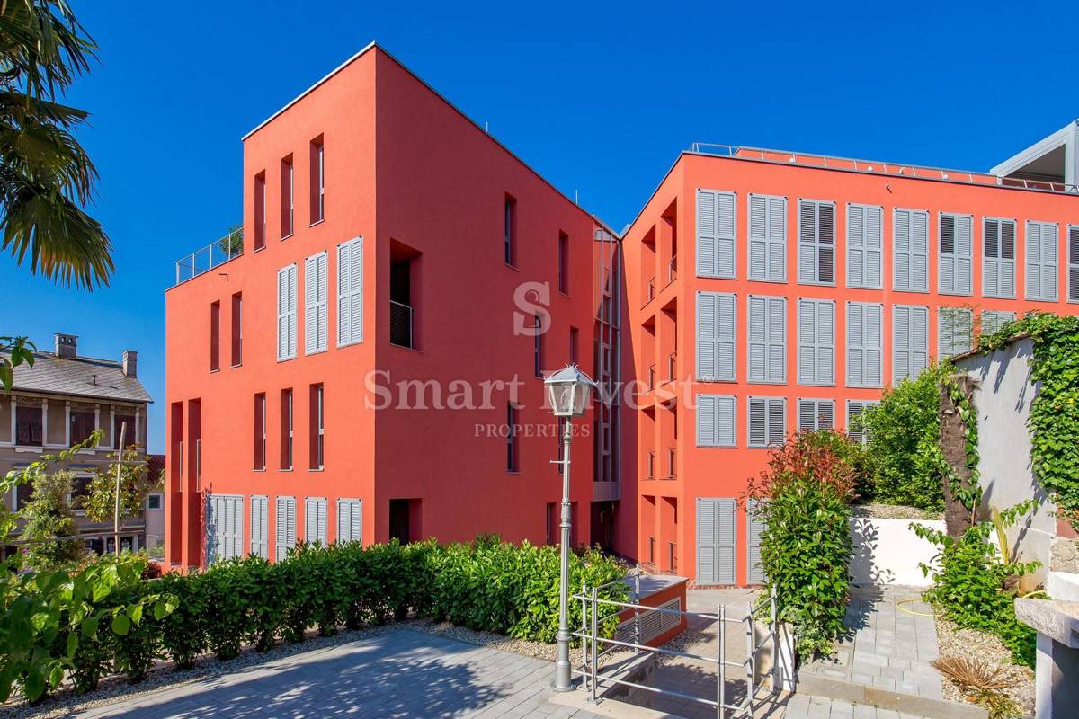 OPATIJA, exclusive apartment of 153.68 m2 with garden and garage