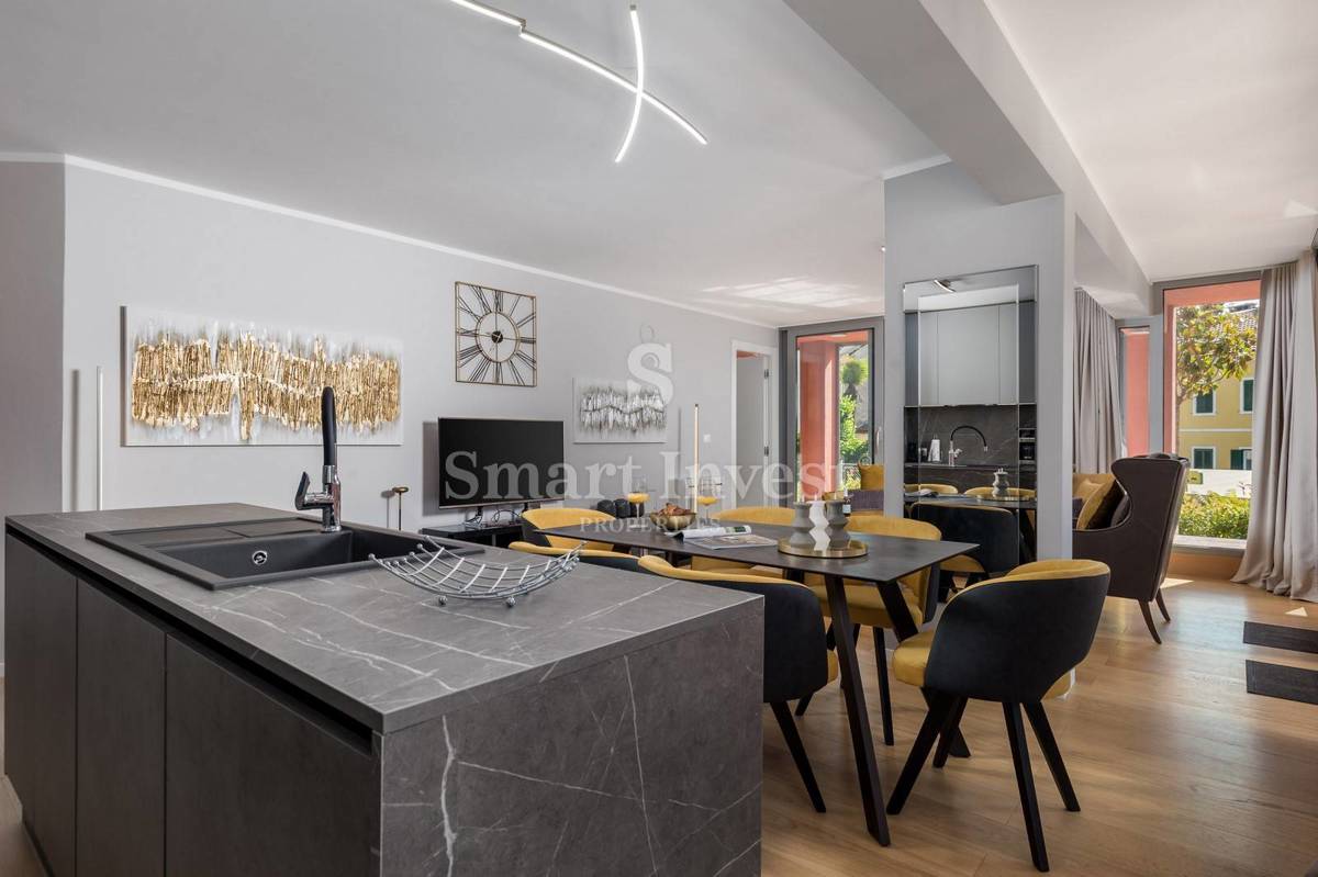OPATIJA, exclusive apartment of 153.68 m2 with garden and garage