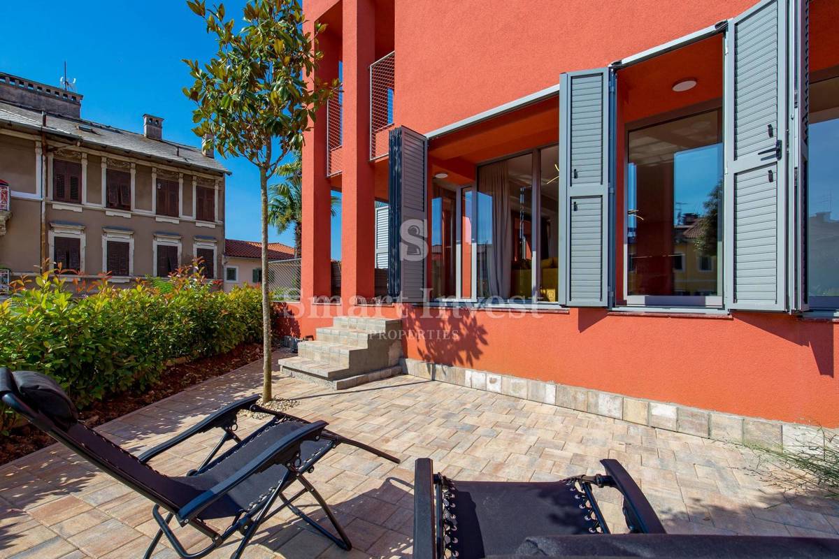 OPATIJA, exclusive apartment of 153.68 m2 with garden and garage