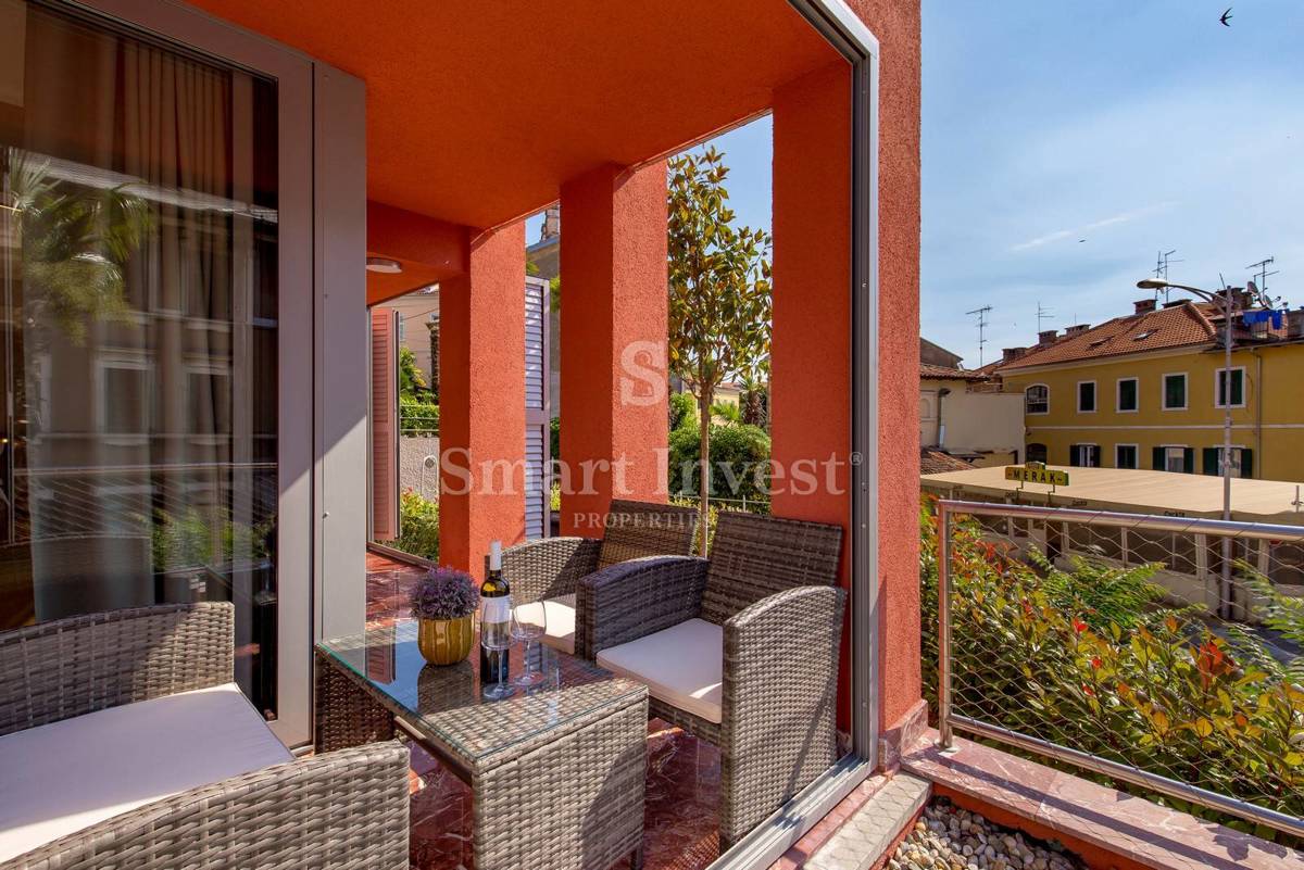 OPATIJA, exclusive apartment of 153.68 m2 with garden and garage