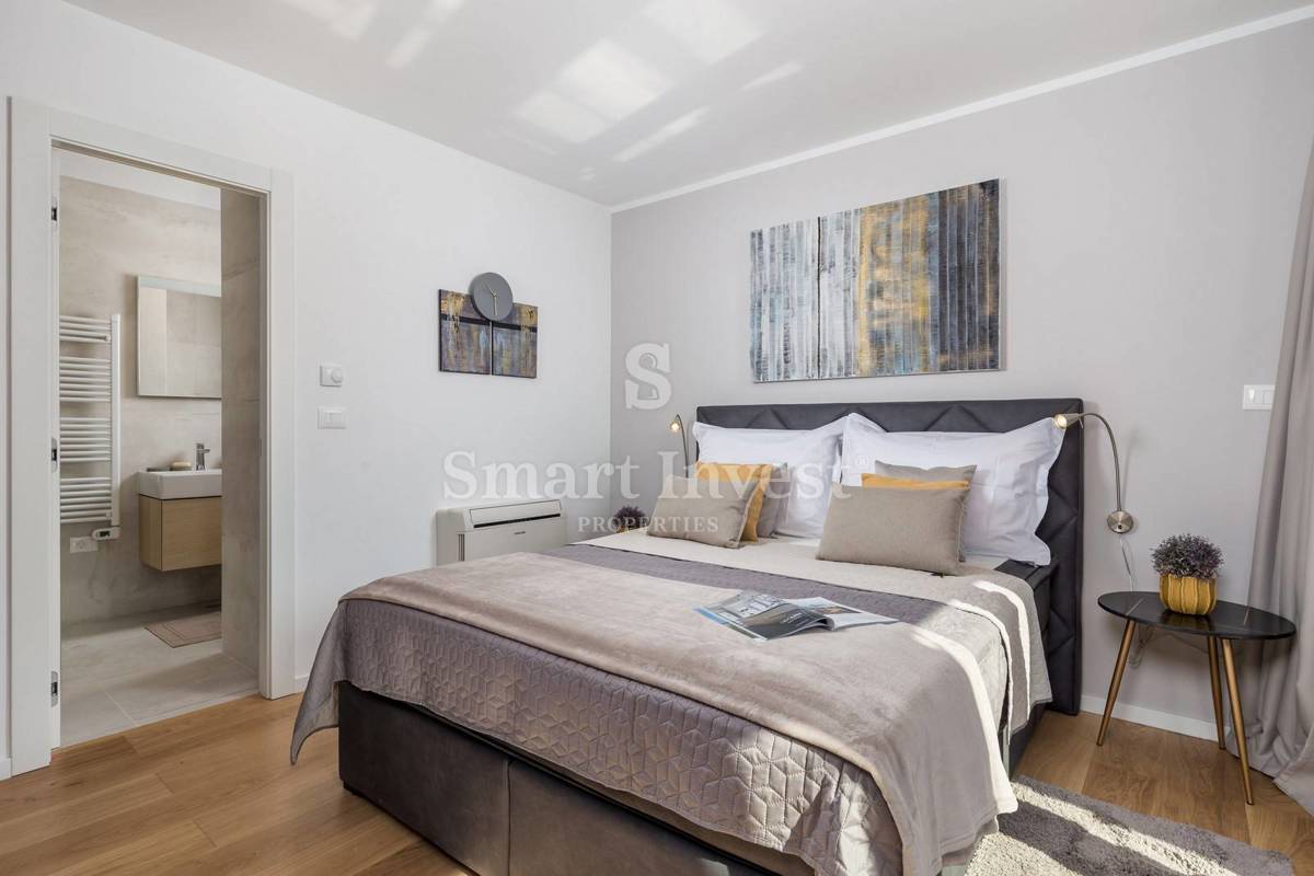 OPATIJA, exclusive apartment of 153.68 m2 with garden and garage