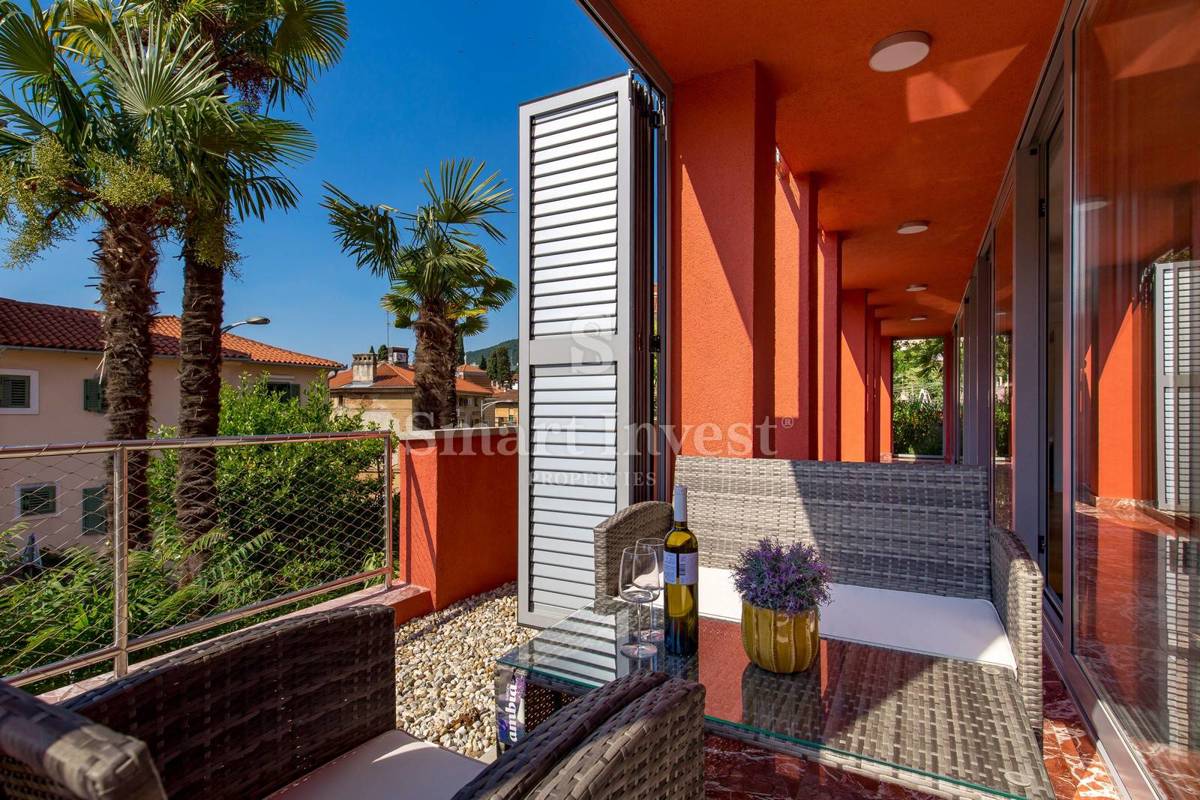 OPATIJA, exclusive apartment of 153.68 m2 with garden and garage