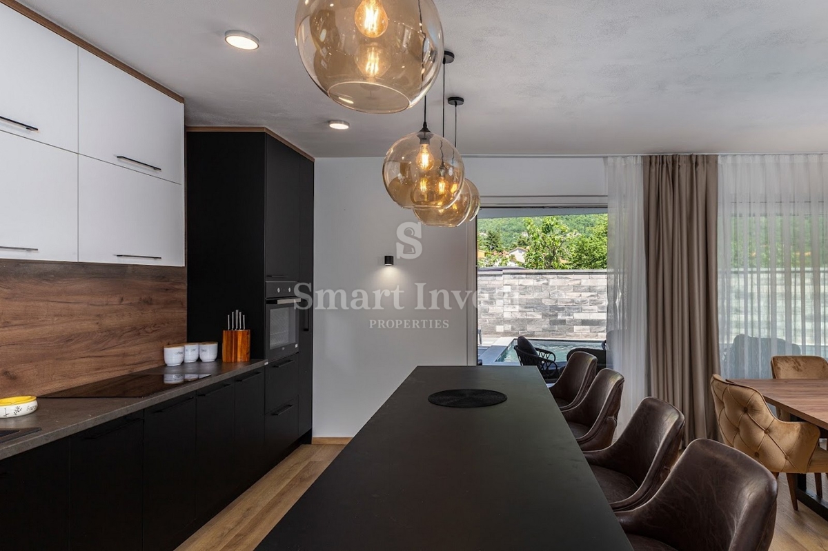 OPATIJSKA RIVIERA, moderna vila s 7 spalnicami, bazenom in spajem