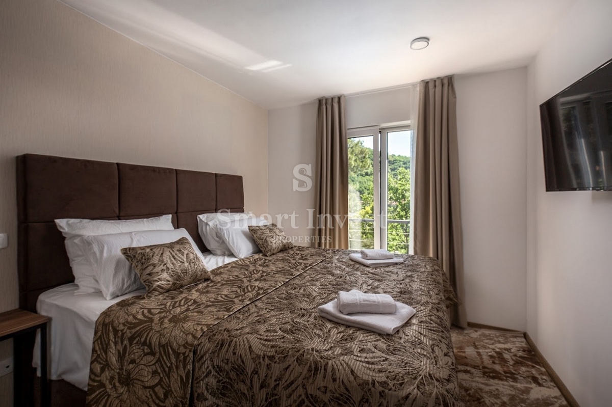 OPATIJSKA RIVIERA, moderna vila s 7 spalnicami, bazenom in spajem