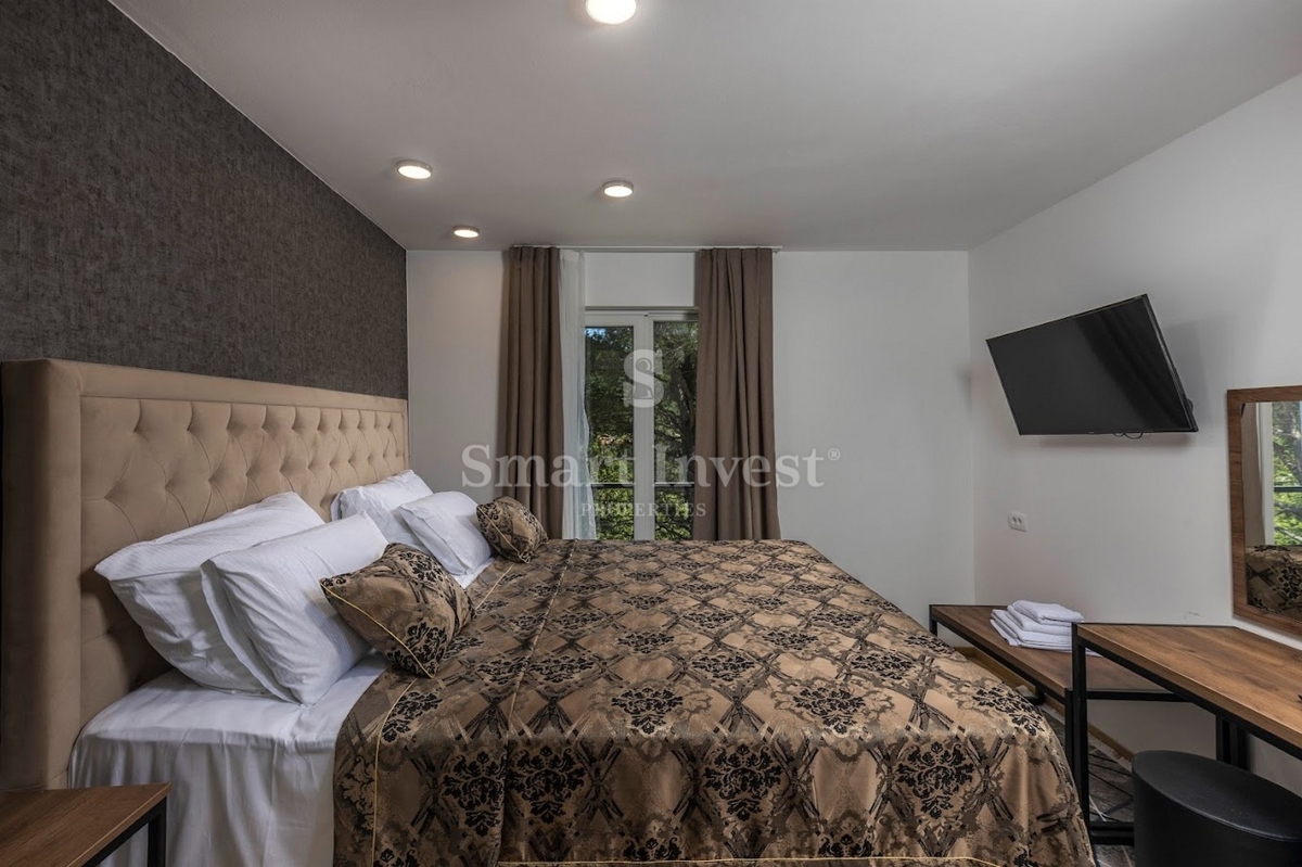 OPATIJSKA RIVIERA, moderna vila s 7 spalnicami, bazenom in spajem