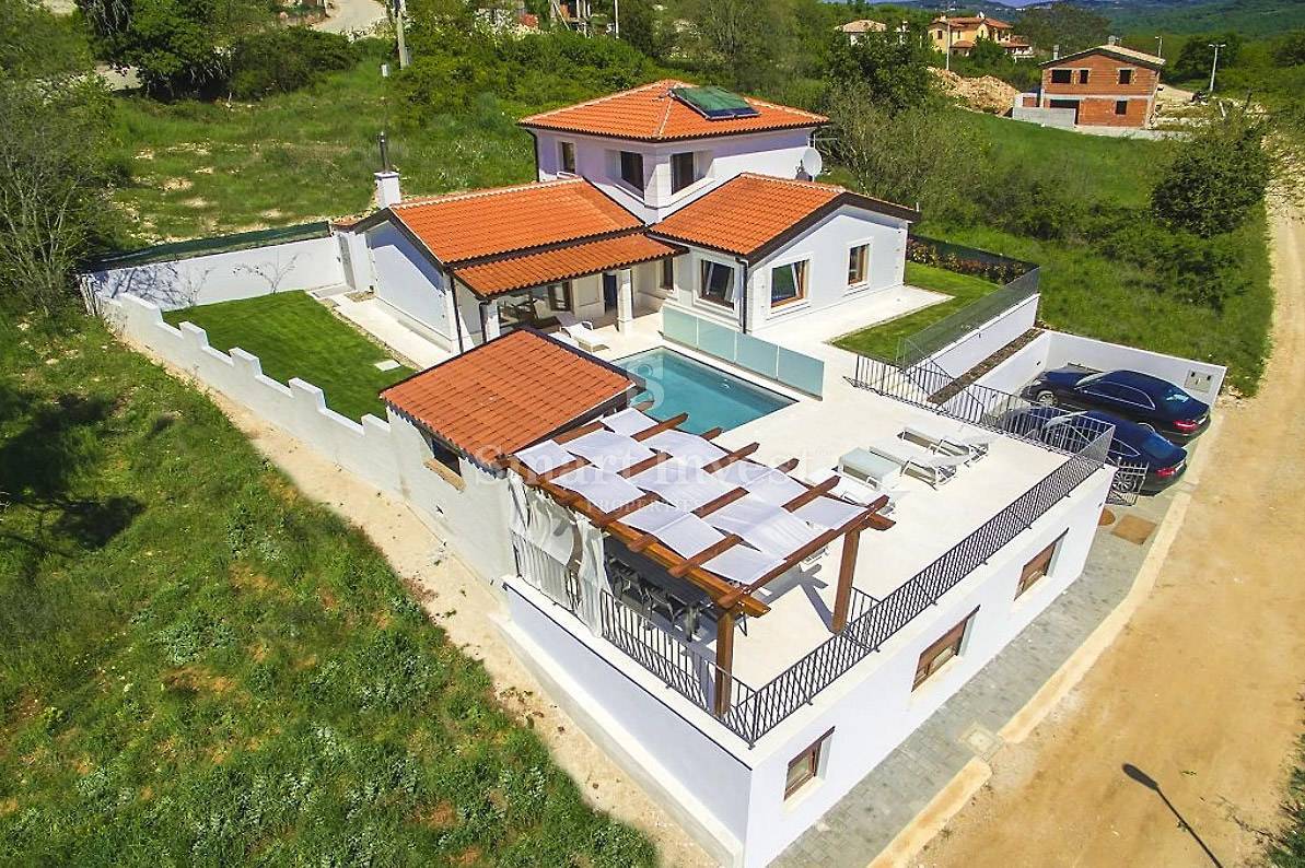 ISTRA - NOVIGRAD, Prodamo čudovito vilo z bazenom, na mirni lokaciji!