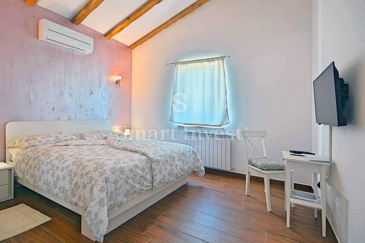 ISTRA - NOVIGRAD, Prodamo čudovito vilo z bazenom, na mirni lokaciji!